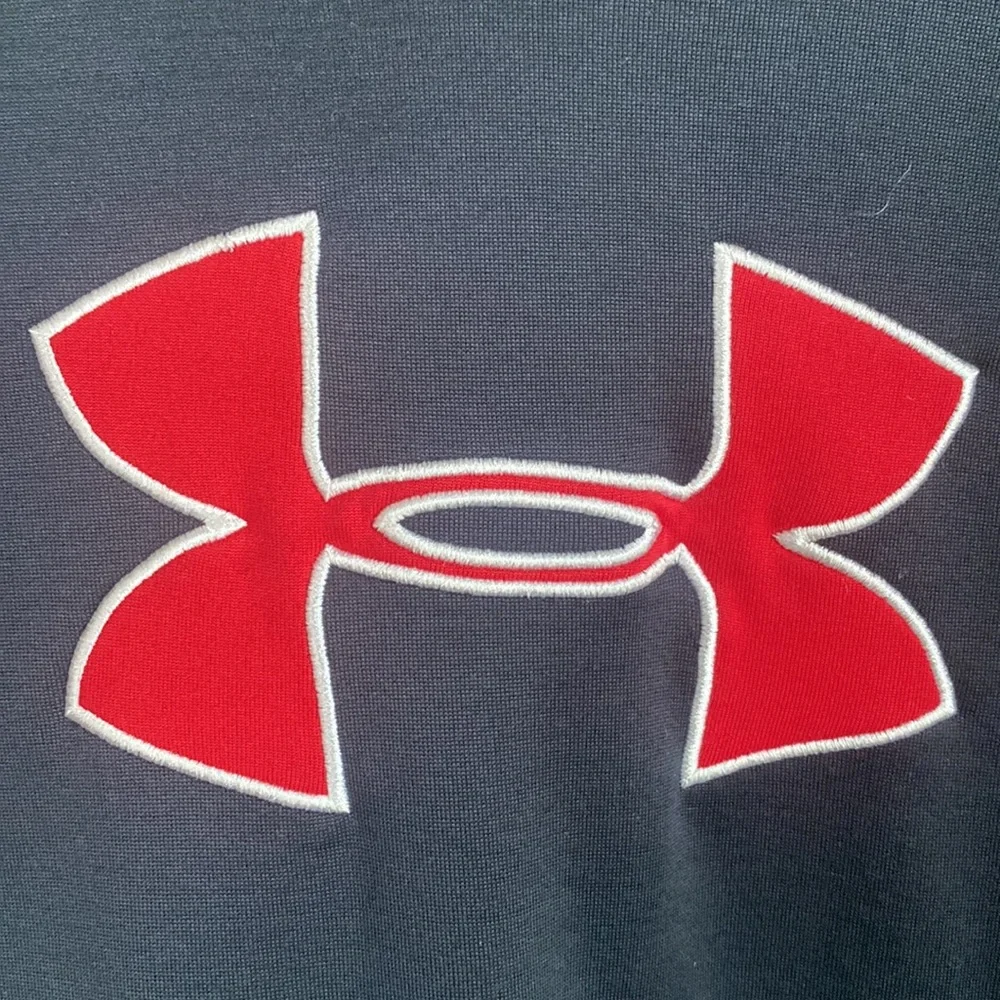 Under Armour Youth Black fleece sweatshirt Hoodie YXL red logo kangaroo pockets